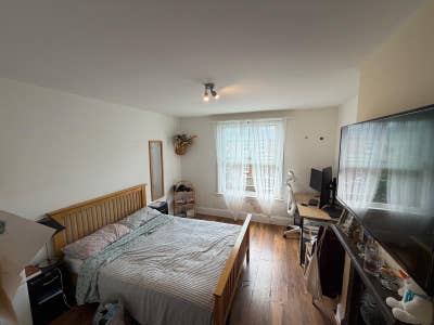 Cosy Furnished Double room overlooking Garden Main Photo