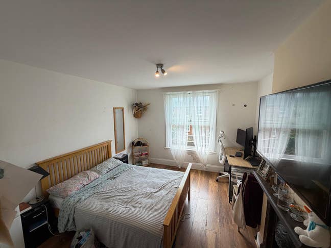 Cosy Furnished Double room overlooking Garden Main Photo