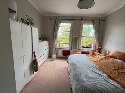 Lovely room in Clapham South, couples welcome! Main Photo