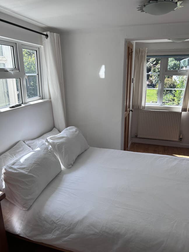 Large Double with attached studio/office Main Photo