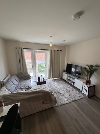 Short term ~3m let available in 1 bed flat Main Photo