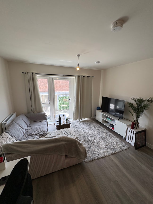 Short term ~3m let available in 1 bed flat Main Photo