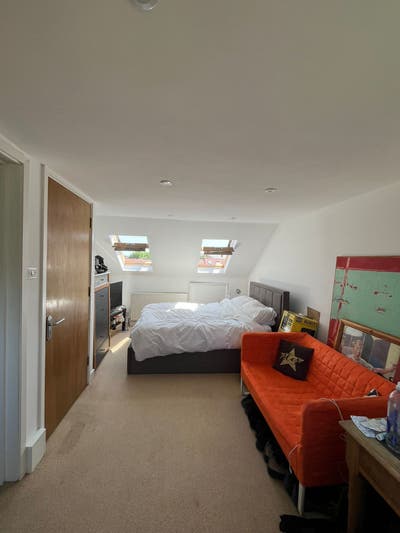 Spacious En-suite Commuter Room | Monday–Friday |  Main Photo