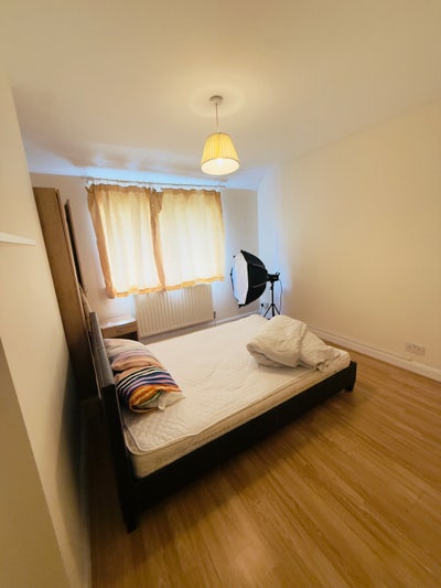 Spacious double room available now - Kingston  Main Photo