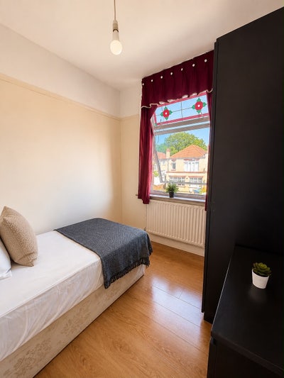*Super Cheap Single Room Available from Today Main Photo