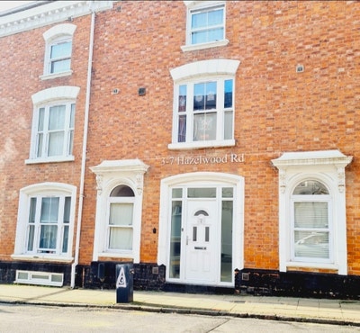 Modern and central 1 bed self-contained flat Main Photo