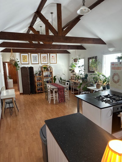 Double room in 2 bedroom flat-3 min walk to beach Main Photo