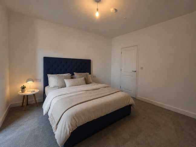Furnished double room in prime Nine Elms location  Main Photo