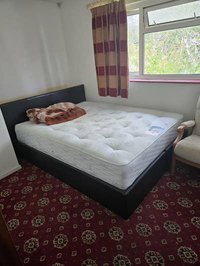 Double and single room for rent available asap Main Photo