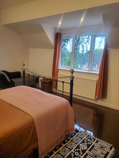 Spacious master bedroom  Main Photo