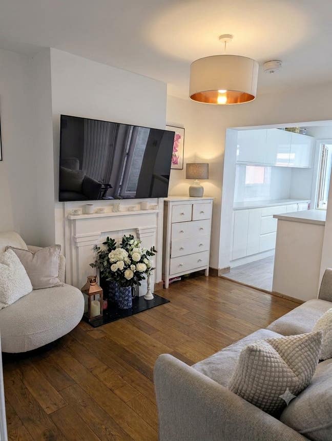 2 bed terrace house to rent walking distance town Main Photo
