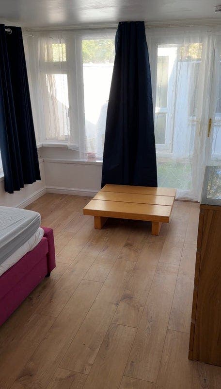 Very clean 2 large en-suit room for &pound;875 each Main Photo