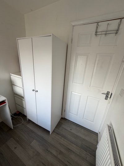 Single room to let Main Photo