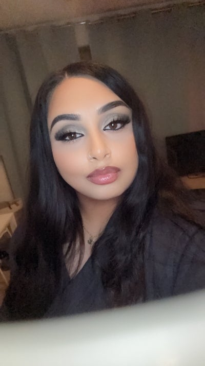 I am a professional female aged 28. I am look... Main Photo