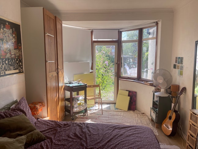 Bright and spacious room with garden Main Photo