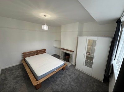 Extra large spacious double room  Main Photo