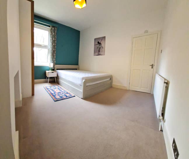 Double Bedroom in a Newly Refurbed 2 bed Flat Main Photo