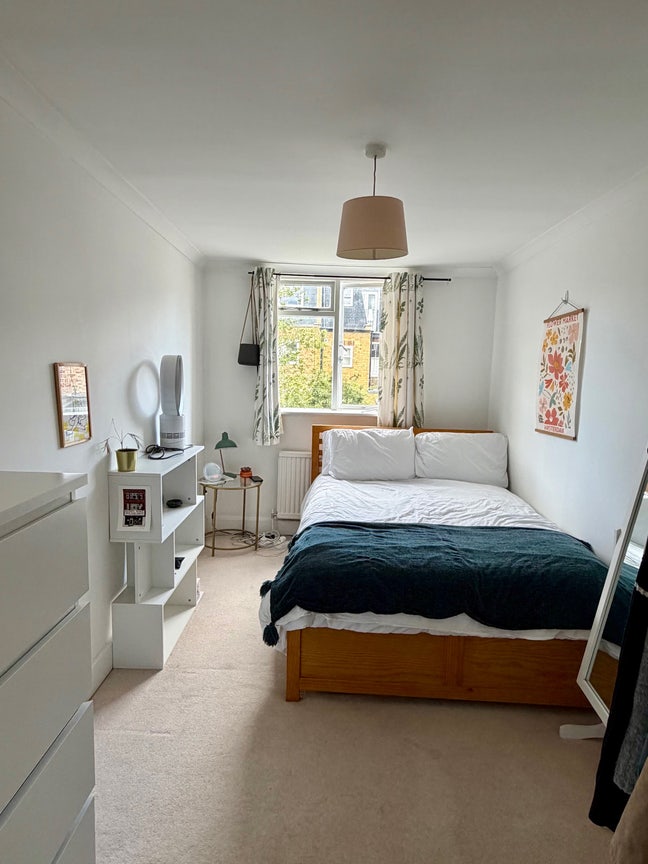 Bright double room in North Fulham/Barons Court Main Photo