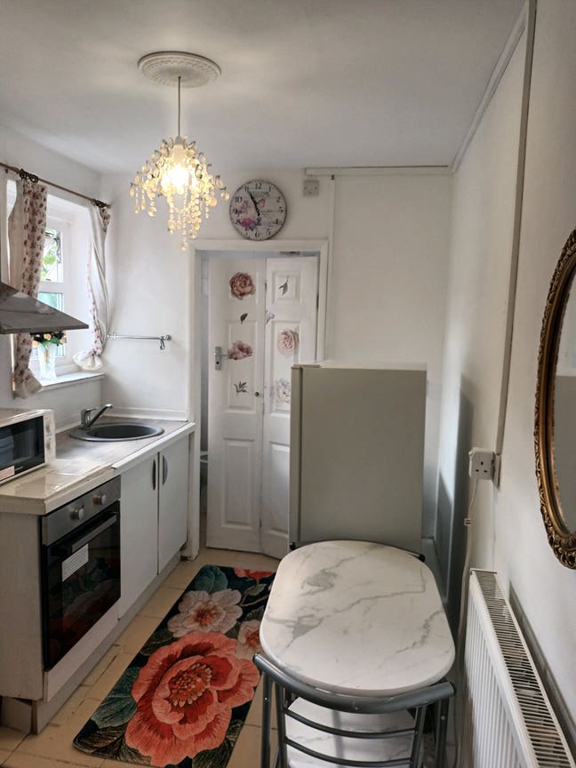 Self Contained Studio with Garden Access   Main Photo