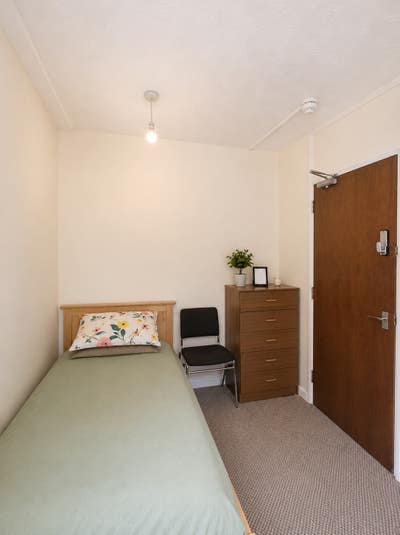 Room Near University &pound;500 Including All Bills Main Photo