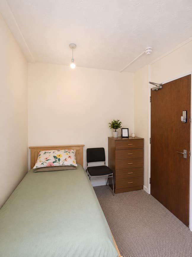 Room Near University &pound;500 Including All Bills Main Photo
