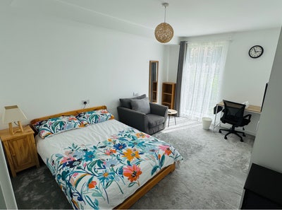 Luxurious double room+ private bathroom Main Photo