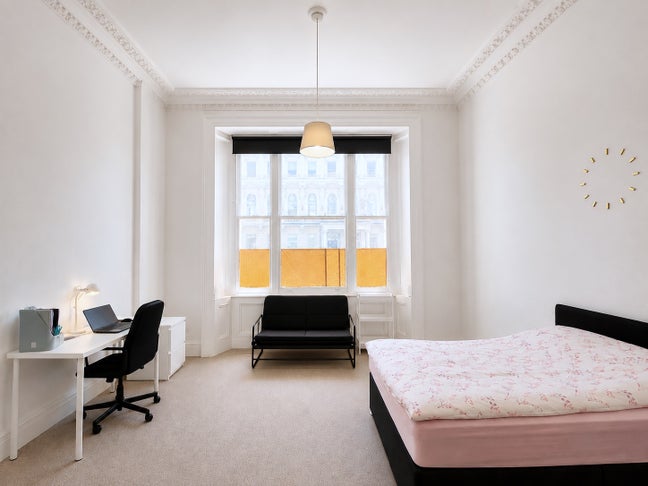 ^^Huge En-Suite Room Includes All Bills Near ICL^^ Main Photo