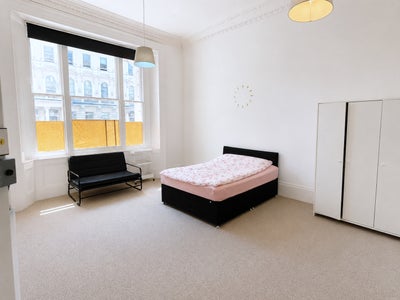^^Huge En-Suite Room Includes All Bills Near ICL^^ Main Photo