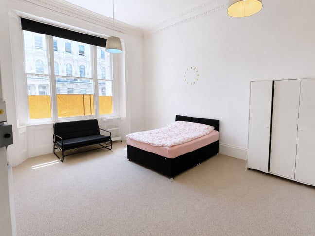 ^^Huge En-Suite Room Includes All Bills Near ICL^^ Main Photo