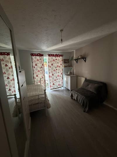 Large double room to rent for a single person  Main Photo