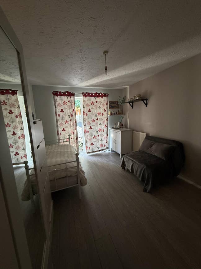 Large double room to rent for a single person  Main Photo