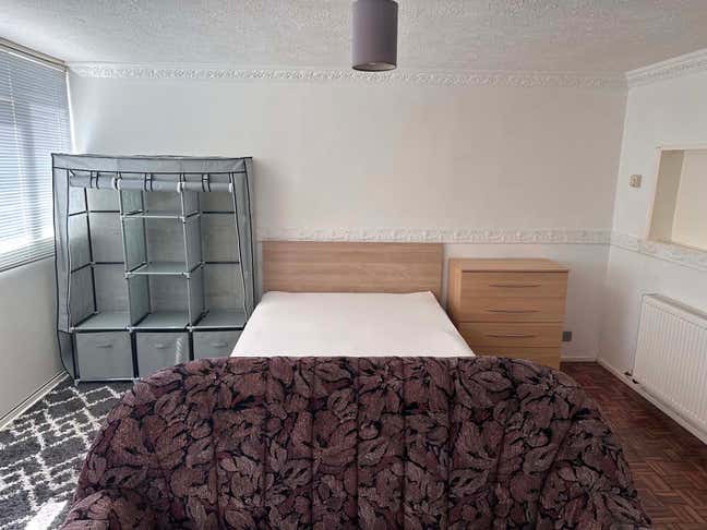 Large Double Room For Rent in shared house Main Photo