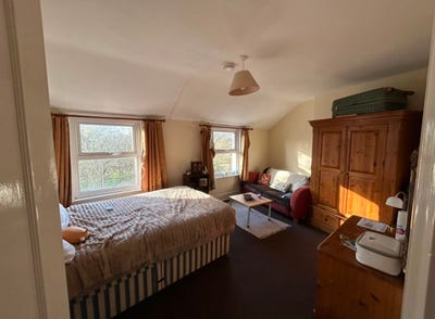 Double Bedroom in Friendly Flat Share (: Main Photo