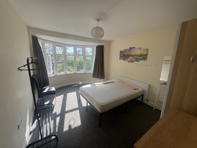 Large double room in Hendon! Main Photo
