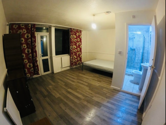Lovely Lovel En-Suite Room with Private Garden E2  Main Photo
