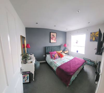 Bright double room available, Holy Cross Main Photo