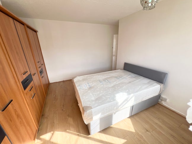 1 Single and 2 Double Rooms – All Bills Included Main Photo