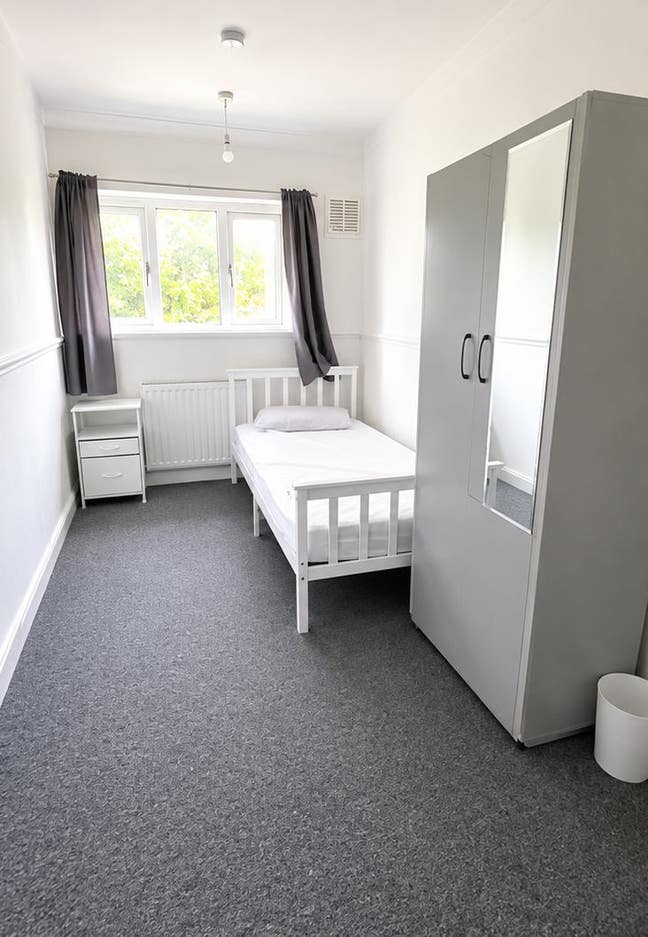 Single Room is available for rent in -  IG11 0NW Main Photo