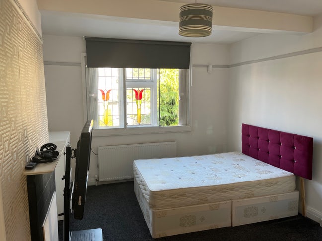 3 single rooms in the same house Main Photo