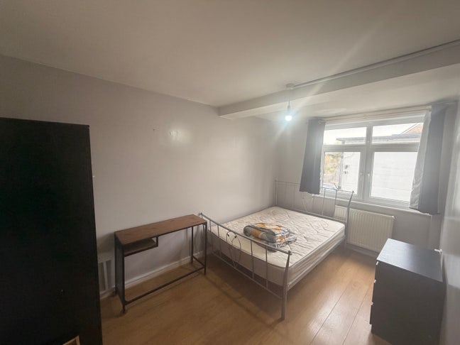 🏡 Spacious Room Available – Island Gardens, E14 Main Photo
