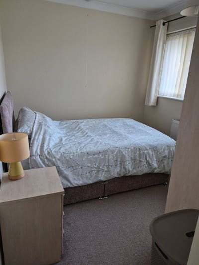 Double room to let, Monday to Friday 4 days only Main Photo
