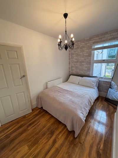 Spacious Double Rooms Available to Rent Main Photo
