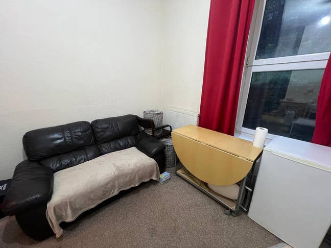 Studio apartment in city available immediately  Main Photo