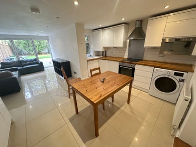 Exceptional Five Bedroom Licensed HMO Peckham  Main Photo