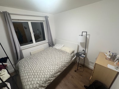 &pound;950 Islington, bedroom and office room + backyard Main Photo