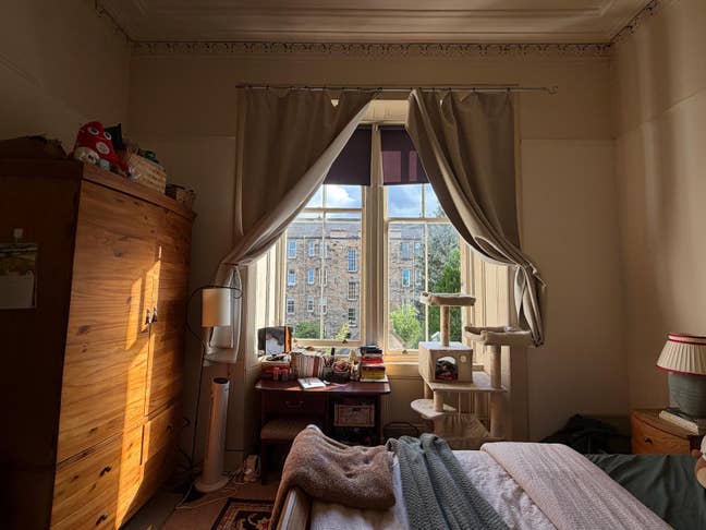 Spacious Double Room with En Suite in West End  Main Photo