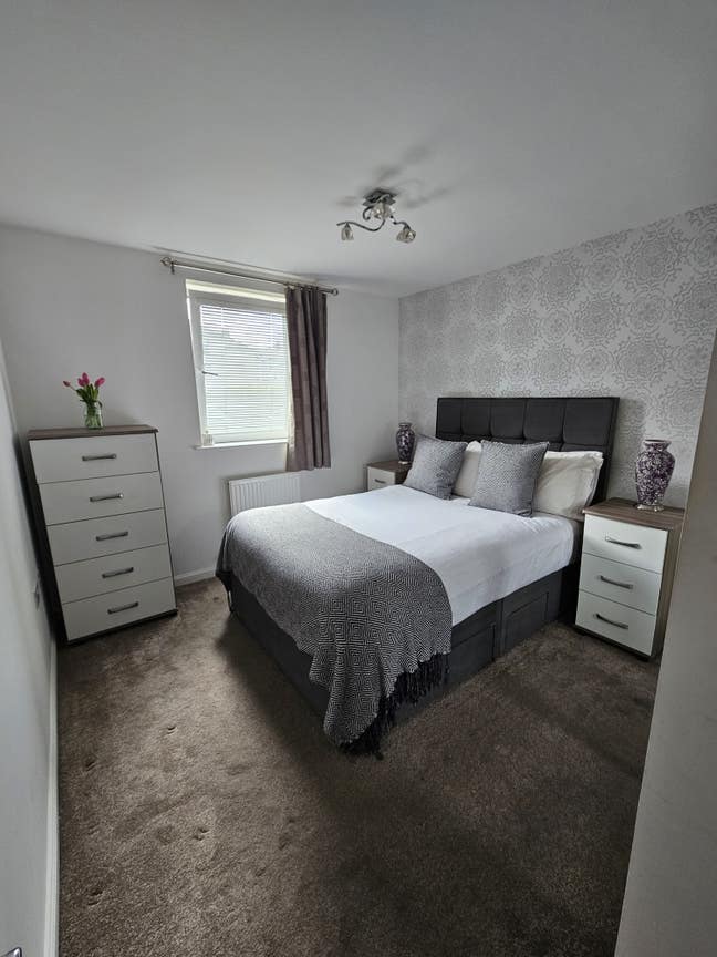 Executive 2 Bedroom Flat, price includes all bills Main Photo