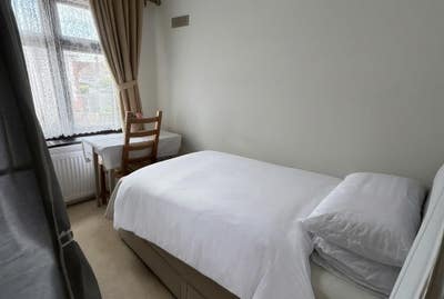 Elm Park / Bills inclusive / 5 min to Tube Station Main Photo