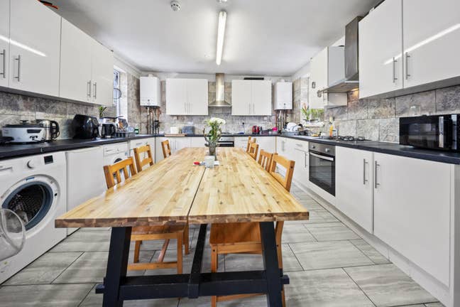 Nice Double Room in Stepney Green E1 for 1 person Main Photo