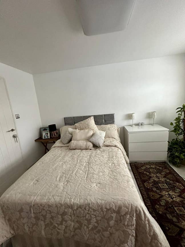 Double Room with Ensuite Main Photo